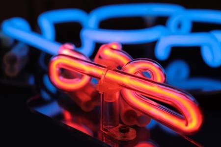 Применение кислорода для производства неоновых трубок